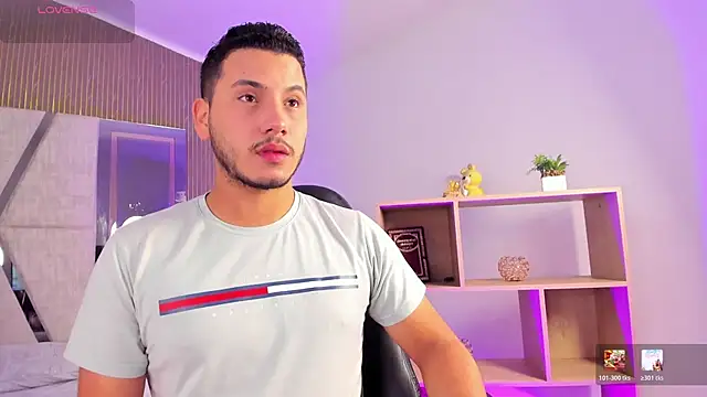 Snapshot of Axel_grey_ chatting on 03-09-26, 12:42 Axel grey online show from 03-09-26, 12:42