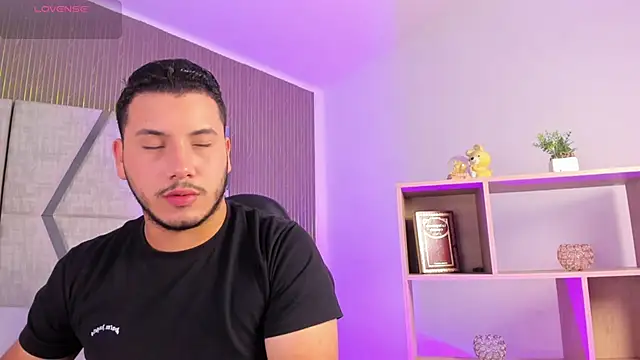 Snapshot of Axel_grey_ chatting on 03-10-26, 12:43 Axel grey online show from 03-10-26, 12:43