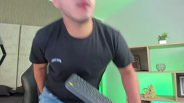 Snapshot of Axel_grey_ chatting on 03-15-26, 12:44 Axel grey online show from 03-15-26, 12:44