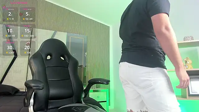 Snapshot of Axel_grey_ chatting on 03-17-26, 12:30 Axel grey online show from 03-17-26, 12:30