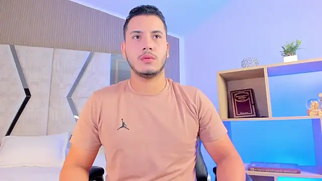 Snapshot of Axel_grey_ chatting on 03-24-26, 12:43 Axel grey online show from 03-24-26, 12:43