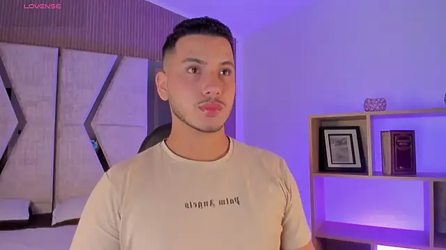 Snapshot of Axel_grey_ chatting on 05-29-26, 12:14 Axel grey online show from 05-29-26, 12:14