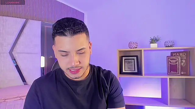 Snapshot of Axel_grey_ chatting on 06-20-26, 12:30 Axel grey online show from 06-20-26, 12:30