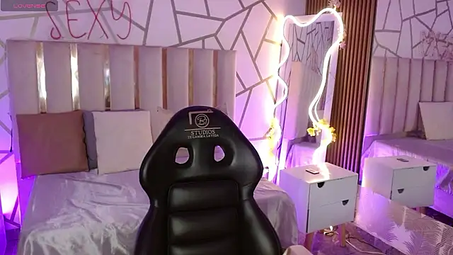 Snapshot of CYRUS_TAY chatting on 03-19-26, 12:53 CYRUS TAY online show from 03-19-26, 12:53