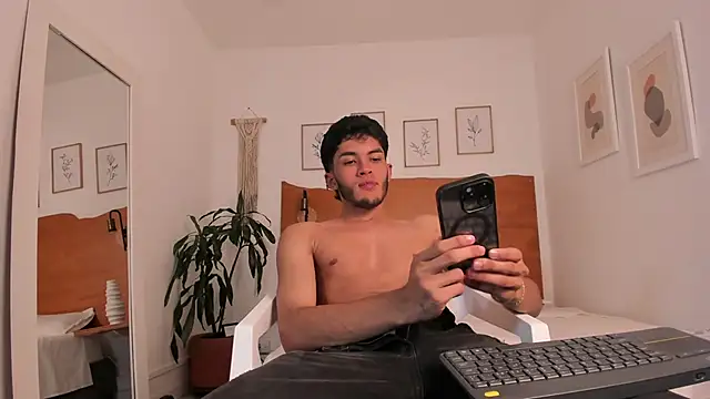 Tylerffoxx online show from 06-27-26, 01:39