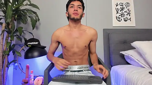 Tylerffoxx online show from 07-05-26, 11:12