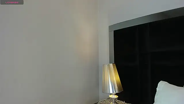 CarolineLee  online show from 02-12-26, 10:38