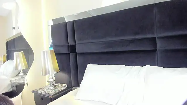 CarolineLee  online show from 06-18-26, 10:36