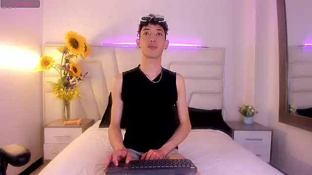 Snapshot of Ashton_Myers chatting on 09-19-25, 07:58 Ashton Myers online show from 09-19-25, 07:58