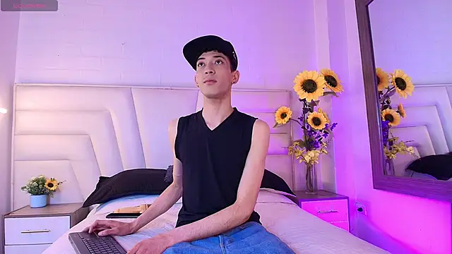 Snapshot of Ashton_Myers chatting on 10-01-25, 08:37 Ashton Myers online show from 10-01-25, 08:37