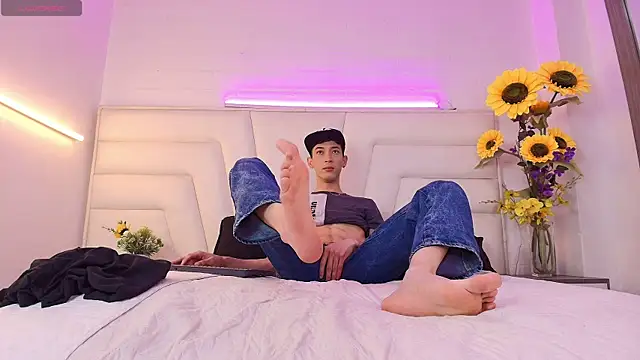 Snapshot of Ashton_Myers chatting on 10-04-25, 08:40 Ashton Myers online show from 10-04-25, 08:40