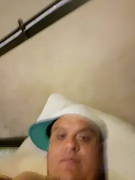 Snapshot of 825Danie chatting on 11-06-25, 10:21 825Danie online show from 11-06-25, 10:21