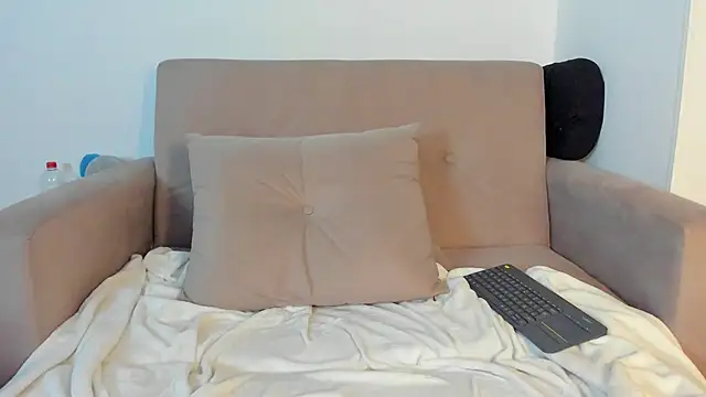 Snapshot of marie_pourtoii chatting on 06-11-26, 12:32 marie pourtoii online show from 06-11-26, 12:32