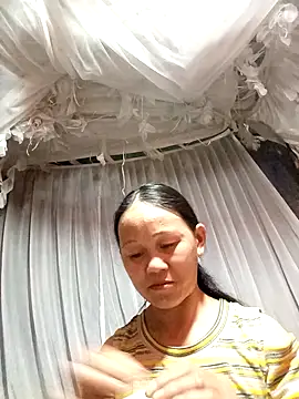 Snapshot of MaiHoa69 chatting on 10-15-25, 01:17 MaiHoa69 online show from 10-15-25, 01:17