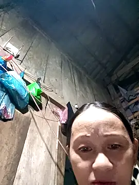 Snapshot of MaiHoa69 chatting on 10-24-25, 12:23 MaiHoa69 online show from 10-24-25, 12:23