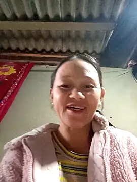 Snapshot of MaiHoa69 chatting on 10-25-25, 12:29 MaiHoa69 online show from 10-25-25, 12:29