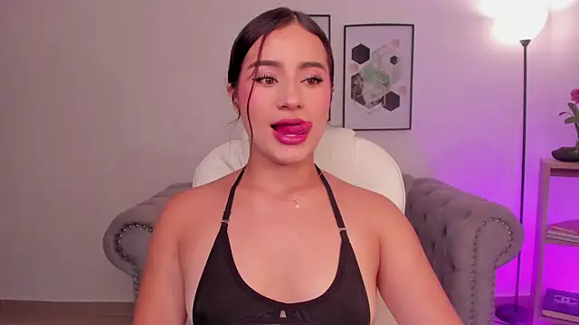 Snapshot of Saskia_litt chatting on 09-14-25, 02:00 Saskia litt online show from 09-14-25, 02:00