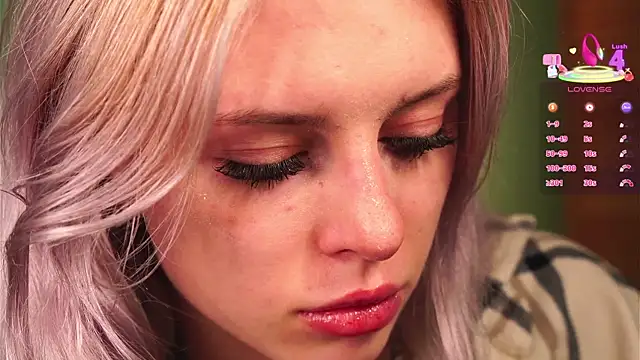 Nelly Carroll online show from 09-10-25, 06:19