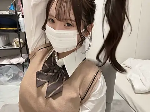 Snapshot of nano-da-u chatting on 10-26-25, 02:12 nano-da-u online show from 10-26-25, 02:12