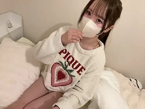 Snapshot of nano-da-u chatting on 12-15-25, 04:00 nano-da-u online show from 12-15-25, 04:00