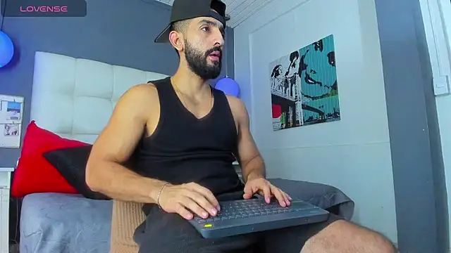 Snapshot of Yiyo10_ chatting on 02-14-26, 05:04 Yiyo10 online show from 02-14-26, 05:04