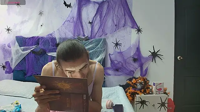 Snapshot of shantala_nastasiia chatting on 10-13-25, 01:00 shantala nastasiia online show from 10-13-25, 01:00