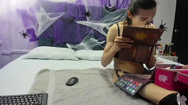 Snapshot of shantala_nastasiia chatting on 10-28-25, 12:30 shantala nastasiia online show from 10-28-25, 12:30