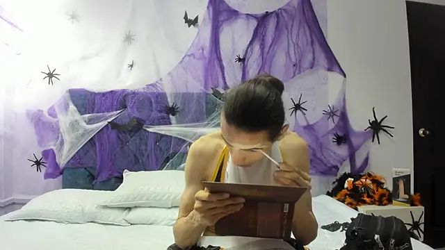 Snapshot of shantala_nastasiia chatting on 10-31-25, 12:17 shantala nastasiia online show from 10-31-25, 12:17