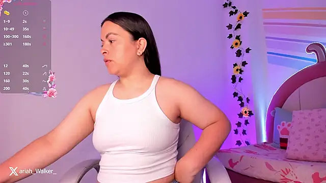 Snapshot of Ariah_Walker_ chatting on 10-08-25, 01:47 Ariah Walker online show from 10-08-25, 01:47