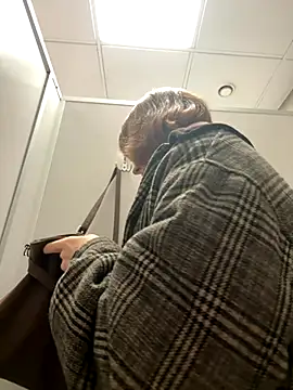 Only April online show from 10-26-25, 09:04