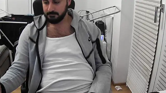 Snapshot of Velvetvoyager69 chatting on 10-24-25, 05:20 Velvetvoyager69 online show from 10-24-25, 05:20