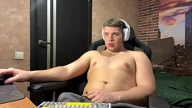 Snapshot of MusclePhantom chatting on 03-18-26, 09:07 MusclePhantom online show from 03-18-26, 09:07