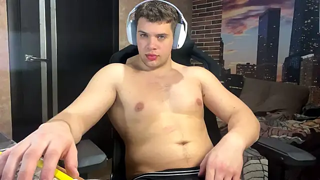 Snapshot of MusclePhantom chatting on 04-09-26, 08:03 MusclePhantom online show from 04-09-26, 08:03