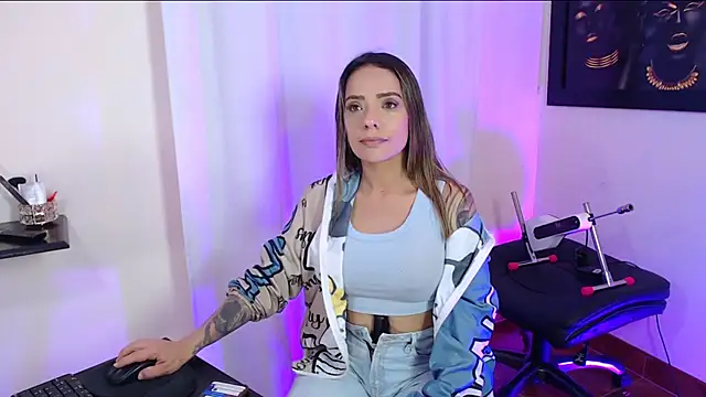 Snapshot of Natasha_cam222 chatting on 11-19-25, 05:35 Natasha cam222 online show from 11-19-25, 05:35