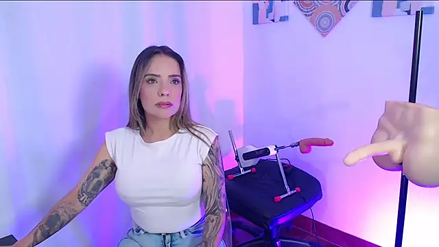 Snapshot of Natasha_cam222 chatting on 11-28-25, 02:47 Natasha cam222 online show from 11-28-25, 02:47