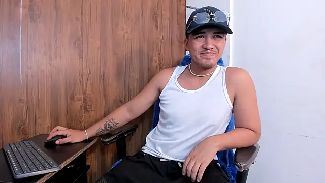 juanmechanic  online show from 10-05-25, 03:49