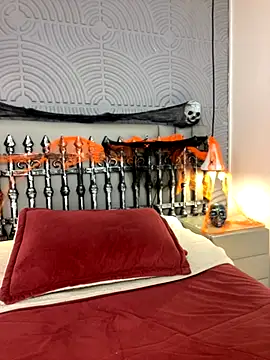 eviegothel  online show from 10-29-25, 08:21