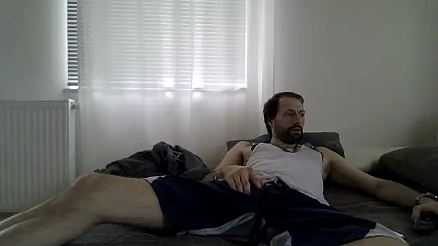 Snapshot of XLBarehengst chatting on 10-07-25, 01:30 XLBarehengst online show from 10-07-25, 01:30