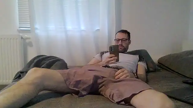 Snapshot of XLBarehengst chatting on 02-20-26, 03:45 XLBarehengst online show from 02-20-26, 03:45