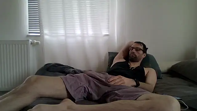 Snapshot of XLBarehengst chatting on 04-03-26, 08:34 XLBarehengst online show from 04-03-26, 08:34