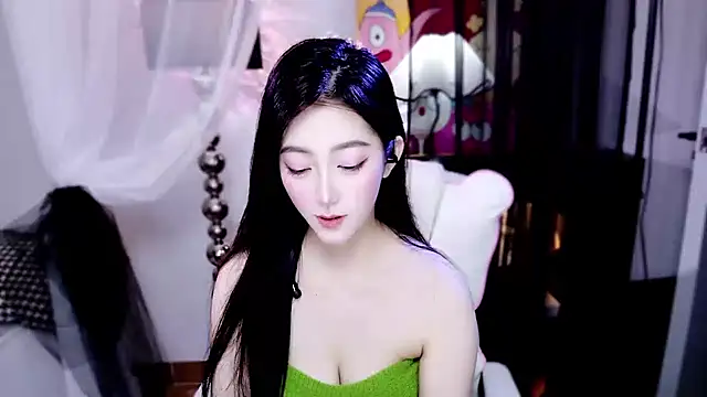 YAOYAO0705 online show from 09-10-25, 06:08