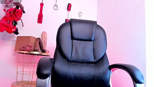 miss skarleth  online show from 10-15-25, 11:54