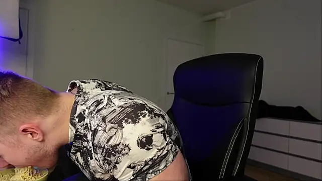 Richard Dullas online show from 10-23-25, 01:32