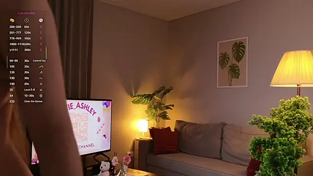 Snapshot of Luna_Foxy chatting on 10-08-25, 02:25 Luna Foxy online show from 10-08-25, 02:25