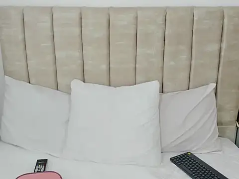 Snapshot of AprilStone1 chatting on 10-08-25, 11:41 AprilStone1 online show from 10-08-25, 11:41