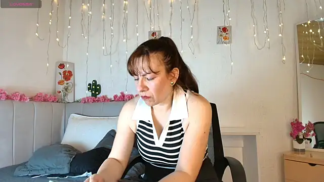 AmaraMoon  online show from 09-11-25, 08:09