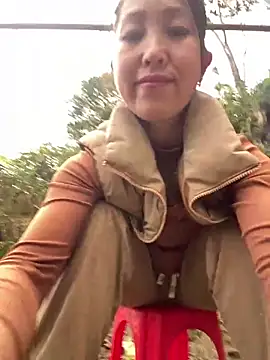 Snapshot of Huong-Ly chatting on 02-14-26, 09:06 Huong-Ly online show from 02-14-26, 09:06