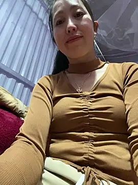 Snapshot of Huong-Ly chatting on 02-15-26, 07:51 Huong-Ly online show from 02-15-26, 07:51