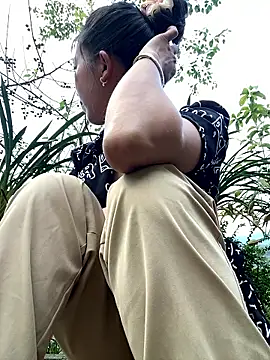 Snapshot of Huong-Ly chatting on 03-02-26, 10:22 Huong-Ly online show from 03-02-26, 10:22