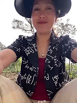 Snapshot of Huong-Ly chatting on 03-03-26, 02:18 Huong-Ly online show from 03-03-26, 02:18